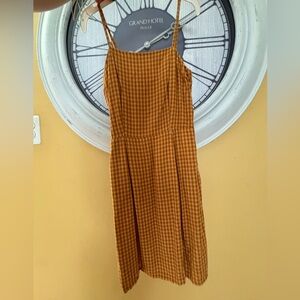 Casual mid dress with pockets on the side